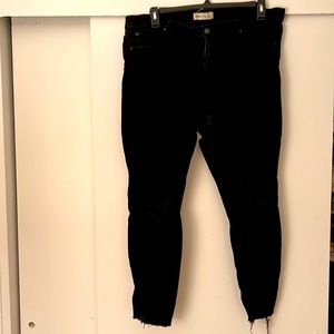Gap true skinny distressed black jeans 34